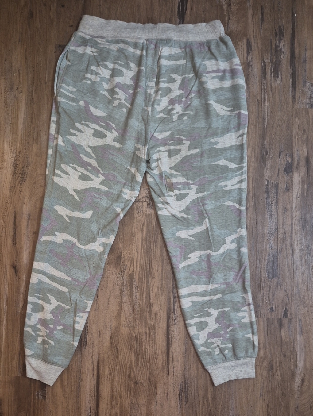 NWOT Thread & Supply Women's Camoflauge Jogger Sweatpants. Medium - Picture 4 of 5